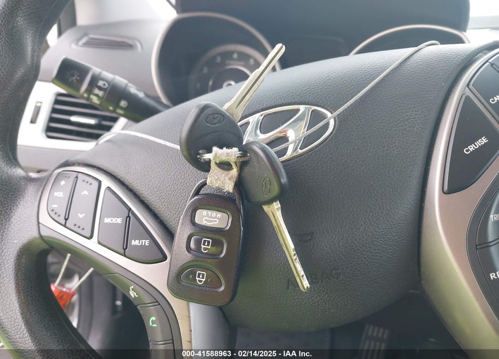2013 HYUNDAI ELANTRA VIN: KMHDH6AE8DU011104