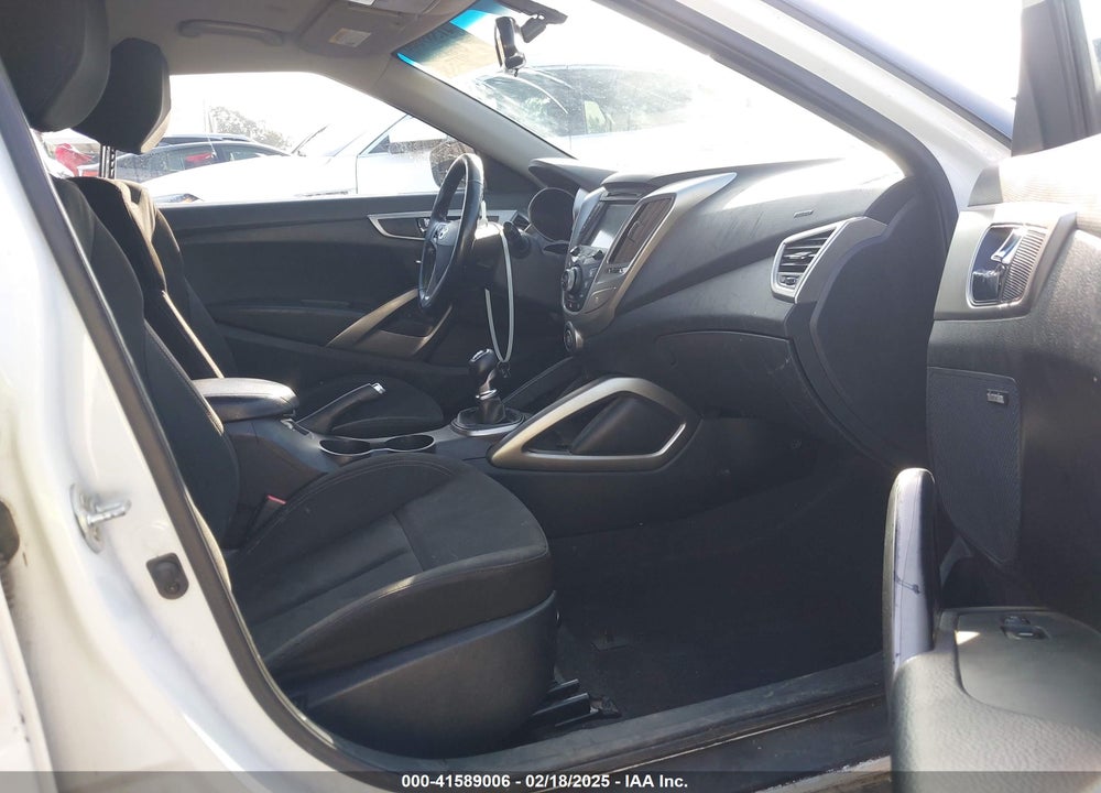 2013 HYUNDAI VELOSTER VIN: KMHTC6AD4DU153855