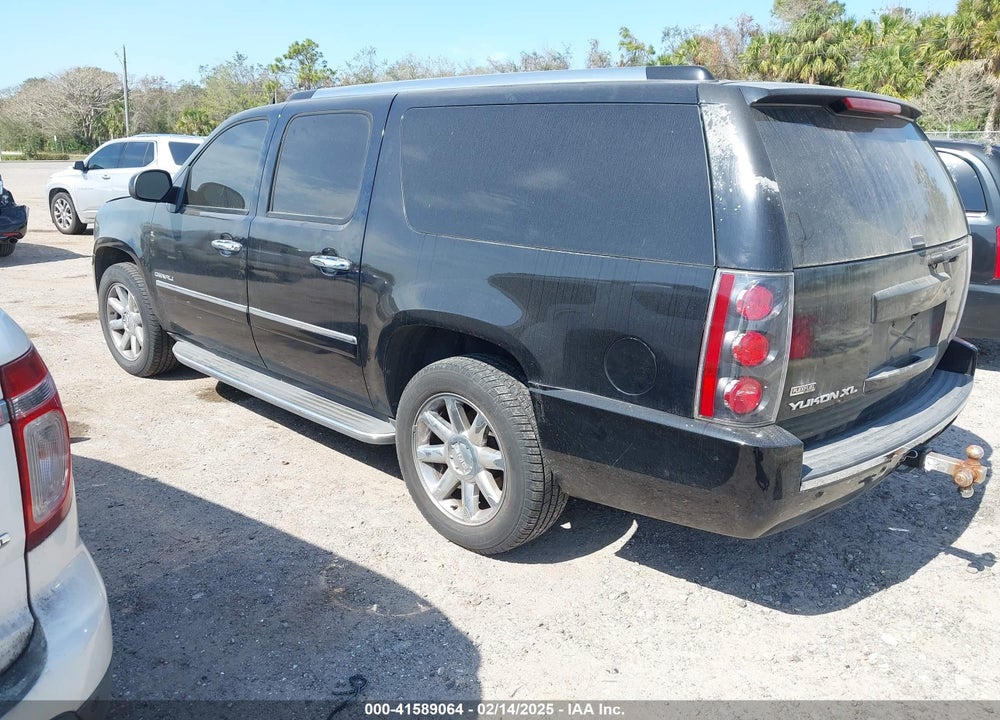 2011 GMC YUKON XL 1500 DENALI VIN: 1GKS1MEF1BR102890