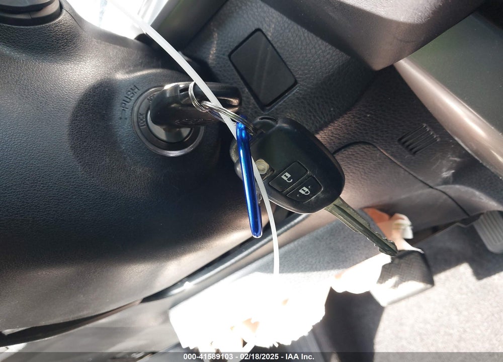 2018 TOYOTA RAV4 LE VIN: JTMZFREVXJJ195518