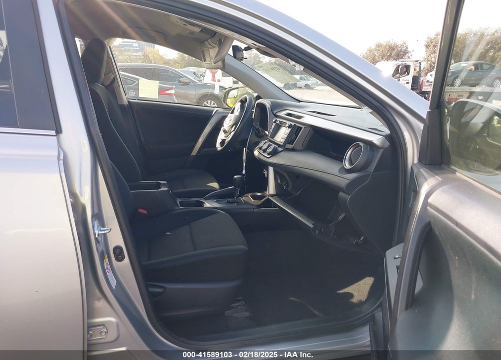 2018 TOYOTA RAV4 LE VIN: JTMZFREVXJJ195518