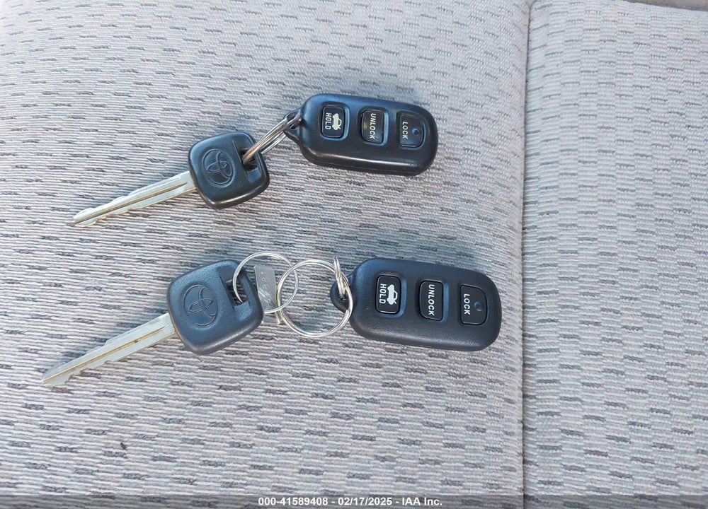 2004 TOYOTA CAMRY LE VIN: 4T1BE32K44U827701
