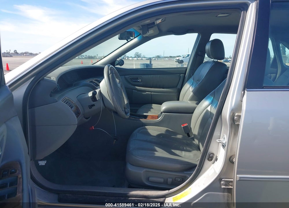 2001 TOYOTA AVALON XL VIN: 4T1BF28B01U139477