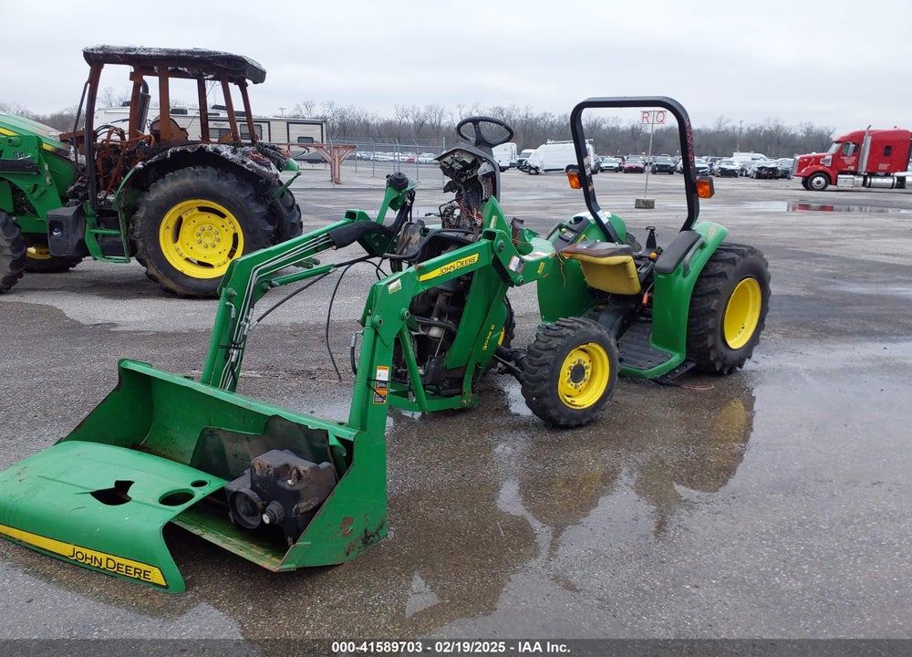 2011 JOHN DEERE 3038E VIN: 1LV3038ECBH313533