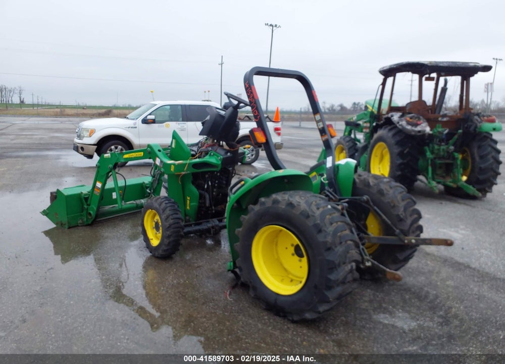 2011 JOHN DEERE 3038E VIN: 1LV3038ECBH313533