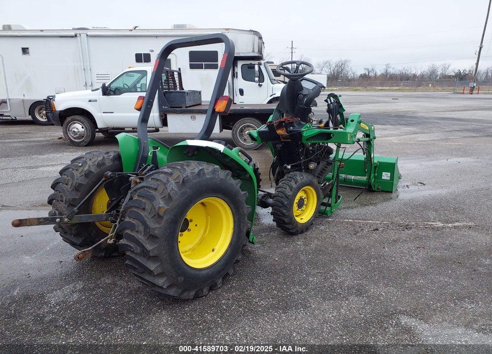 2011 JOHN DEERE 3038E VIN: 1LV3038ECBH313533