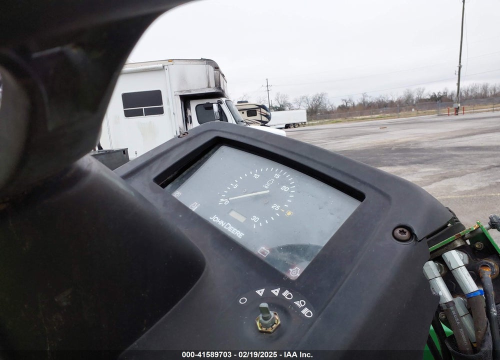 2011 JOHN DEERE 3038E VIN: 1LV3038ECBH313533