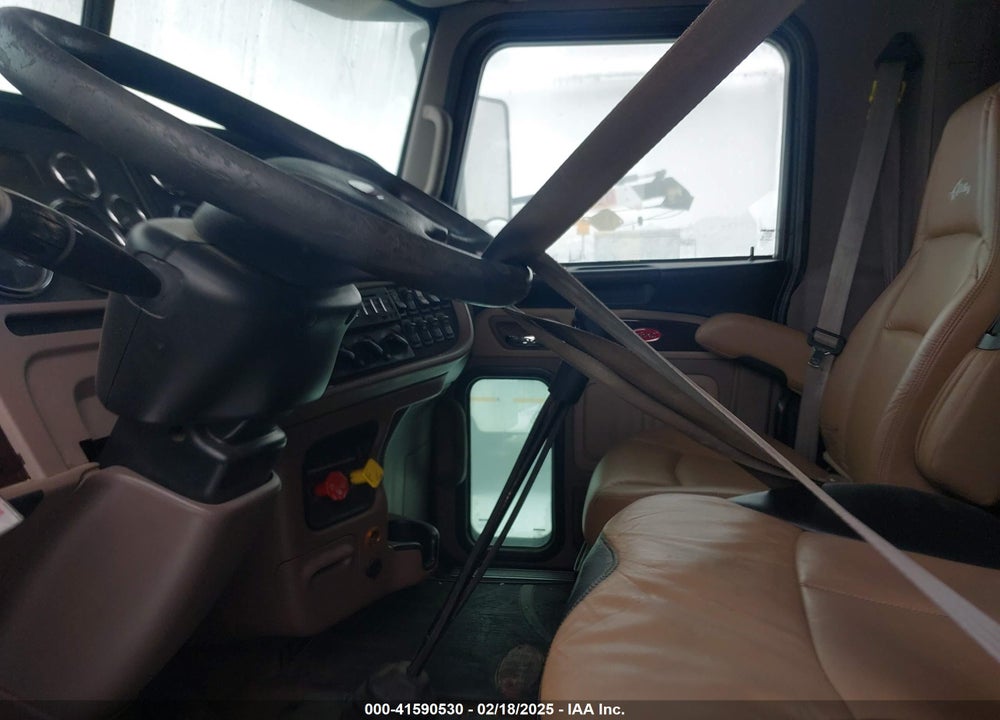 2016 PETERBILT 389 VIN: 1XPXD49X8GD305919