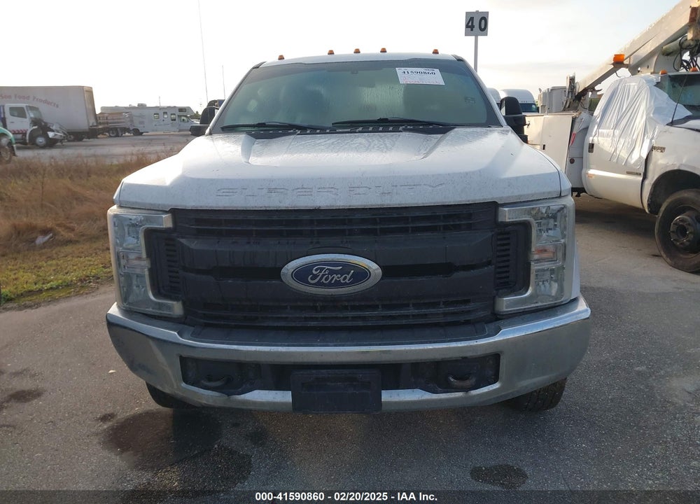 2019 FORD F-350 CHASSIS XL VIN: 1FD8W3HT1KED55942