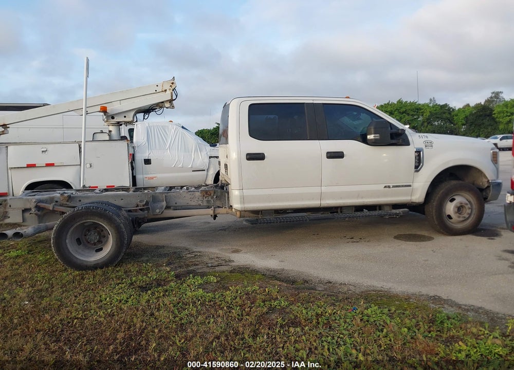 2019 FORD F-350 CHASSIS XL VIN: 1FD8W3HT1KED55942