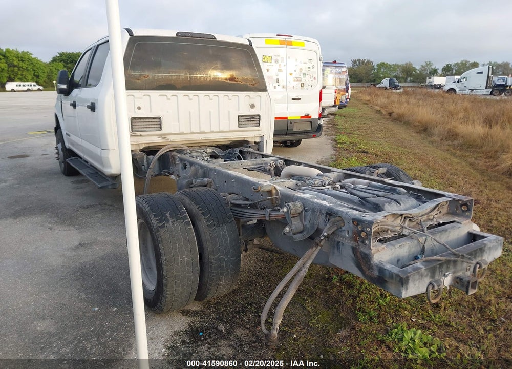 2019 FORD F-350 CHASSIS XL VIN: 1FD8W3HT1KED55942
