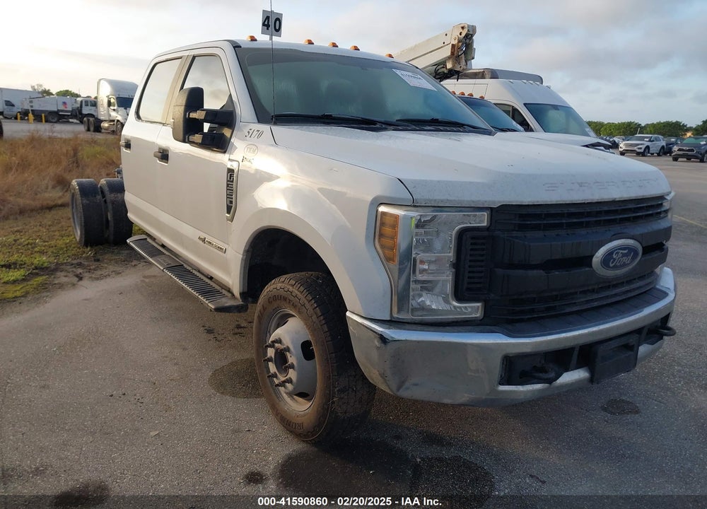 2019 FORD F-350 CHASSIS XL VIN: 1FD8W3HT1KED55942