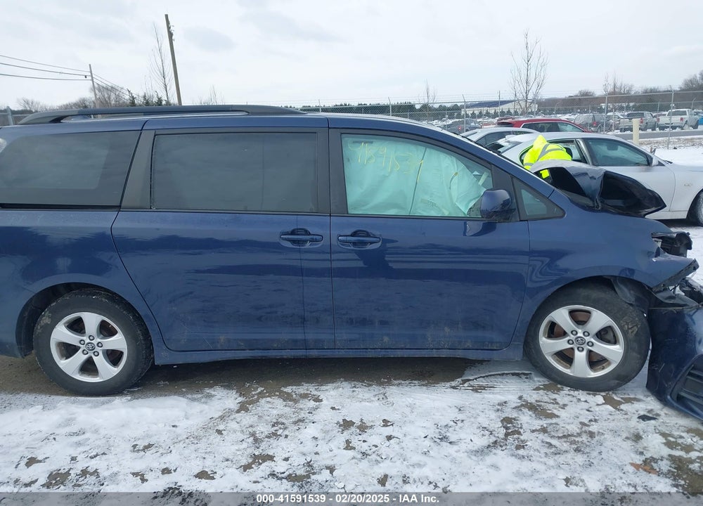 2018 TOYOTA SIENNA VIN: 5TDKZ3DC3JS905514