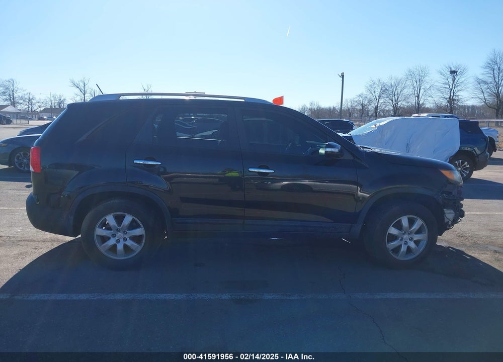 2011 KIA SORENTO VIN: 5XYKT3A18BG063899