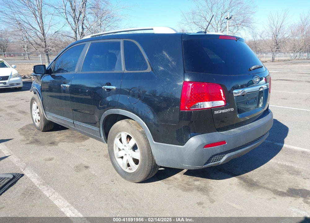 2011 KIA SORENTO VIN: 5XYKT3A18BG063899