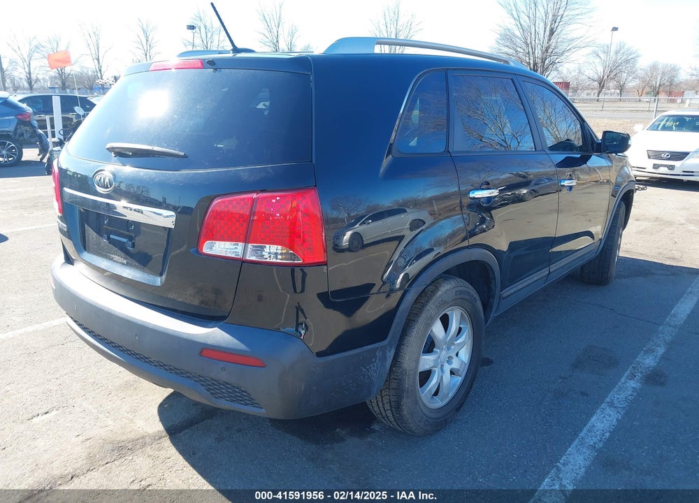 2011 KIA SORENTO VIN: 5XYKT3A18BG063899