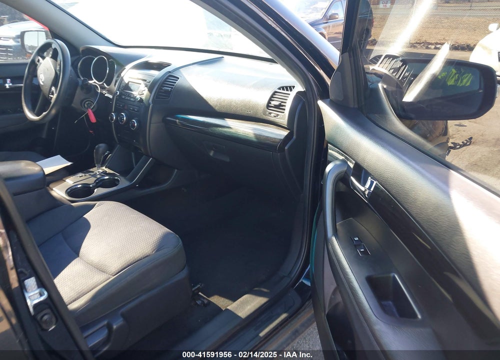 2011 KIA SORENTO VIN: 5XYKT3A18BG063899