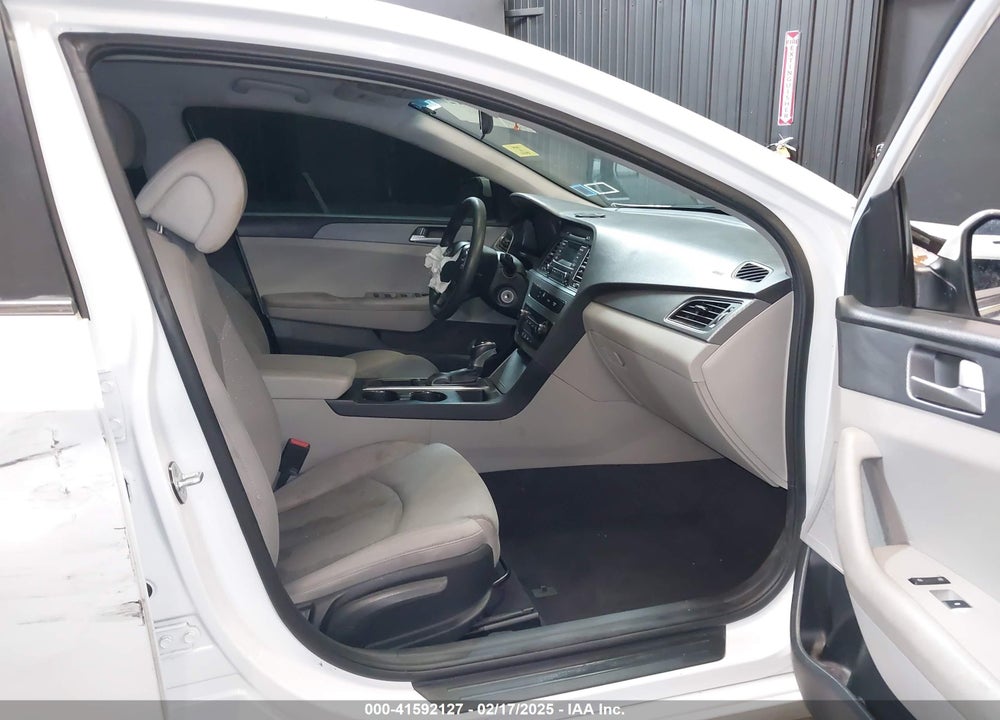 2017 HYUNDAI SONATA VIN: 5NPE24AF3HH570468