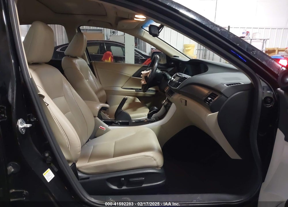 2013 HONDA ACCORD VIN: 1HGCR3F80DA034152