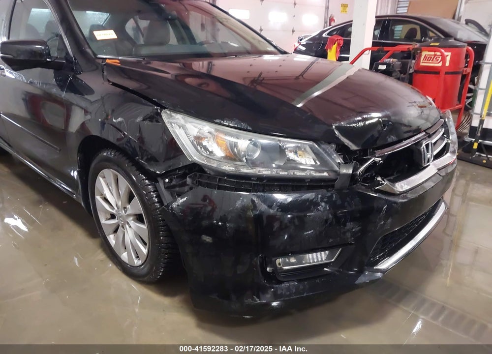 2013 HONDA ACCORD VIN: 1HGCR3F80DA034152