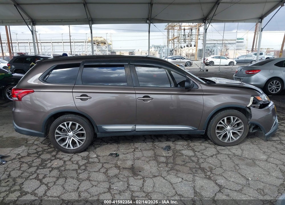 2017 MITSUBISHI OUTLANDER ES VIN: JA4AD2A31HZ064434