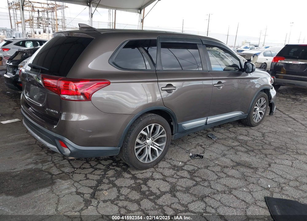 2017 MITSUBISHI OUTLANDER ES VIN: JA4AD2A31HZ064434