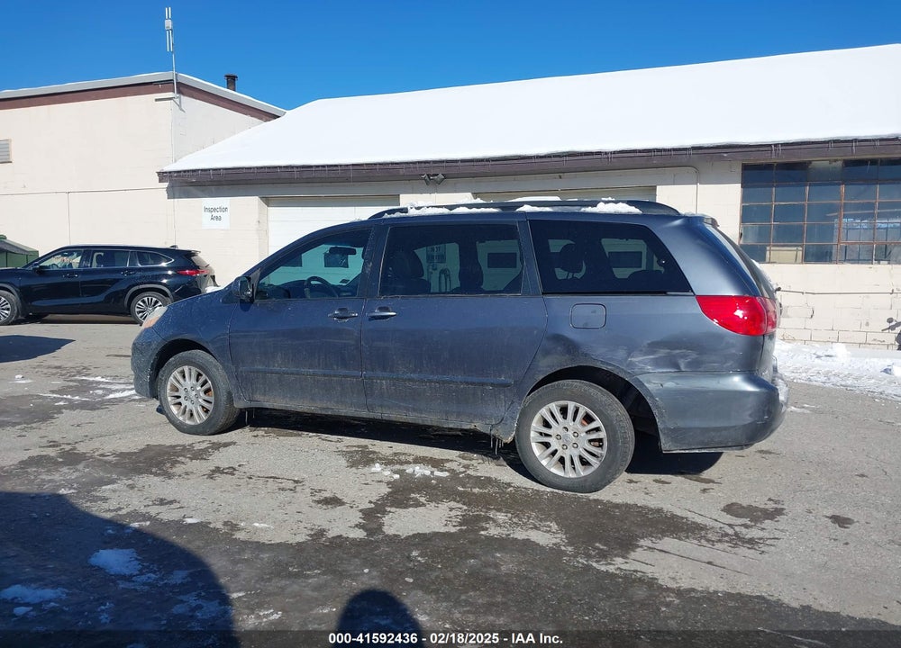 2010 TOYOTA SIENNA XLE VIN: 5TDDK4CC9AS028449