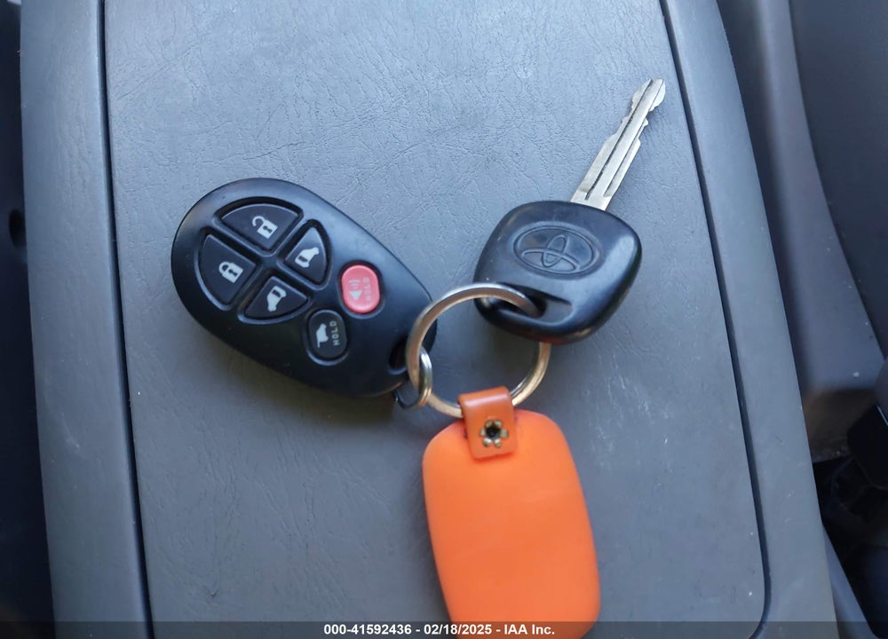 2010 TOYOTA SIENNA XLE VIN: 5TDDK4CC9AS028449