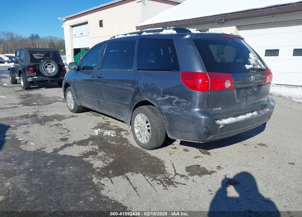 2010 TOYOTA SIENNA XLE VIN: 5TDDK4CC9AS028449