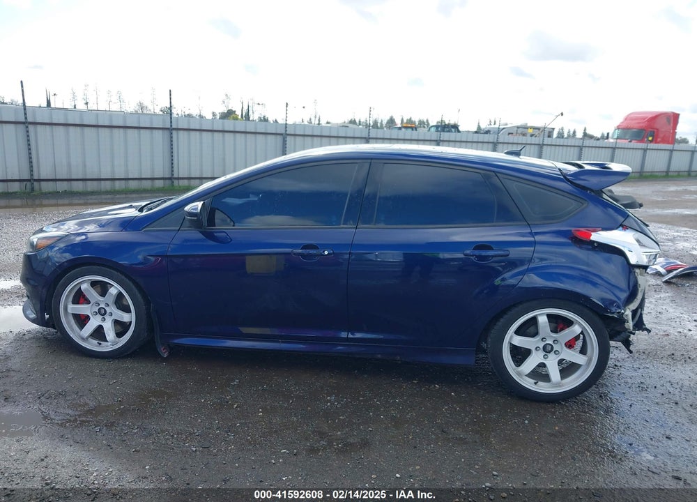 2017 FORD FOCUS VIN: 1FADP3L9XHL235921