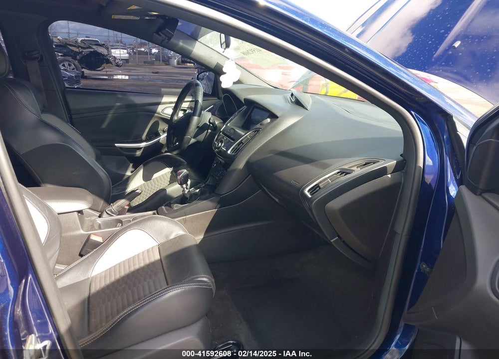 2017 FORD FOCUS VIN: 1FADP3L9XHL235921