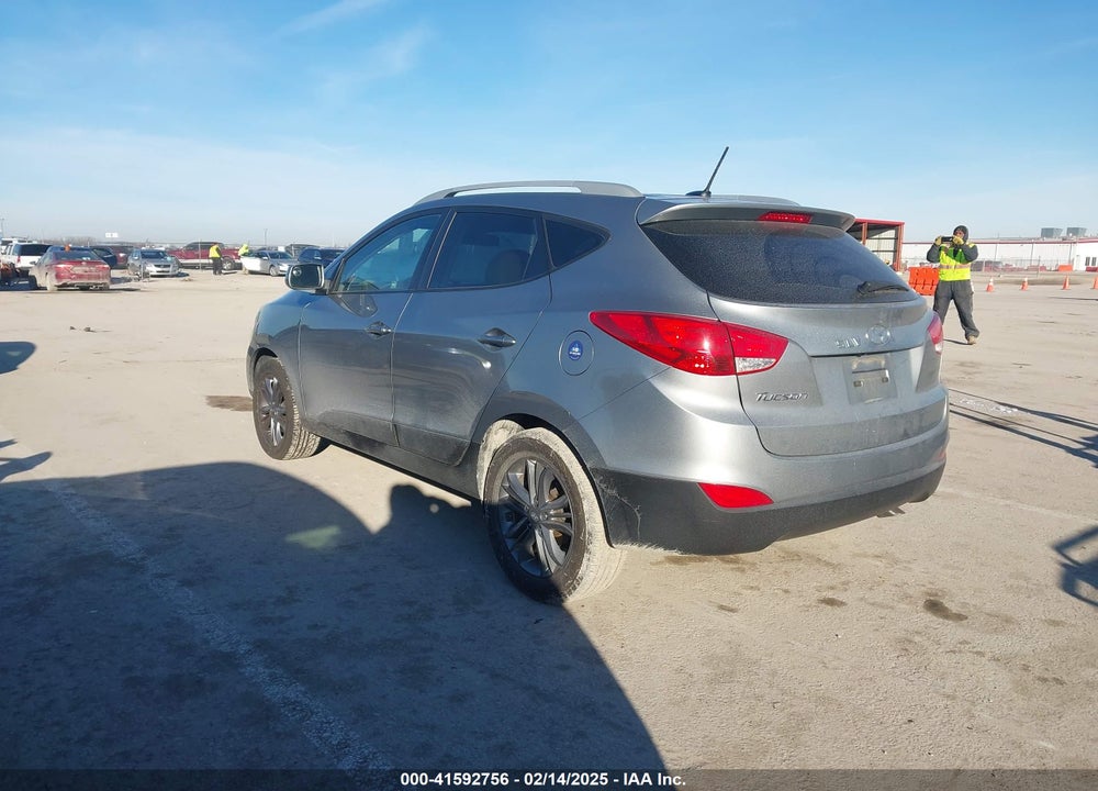 2015 HYUNDAI TUCSON SE VIN: KM8JU3AG4FU073309