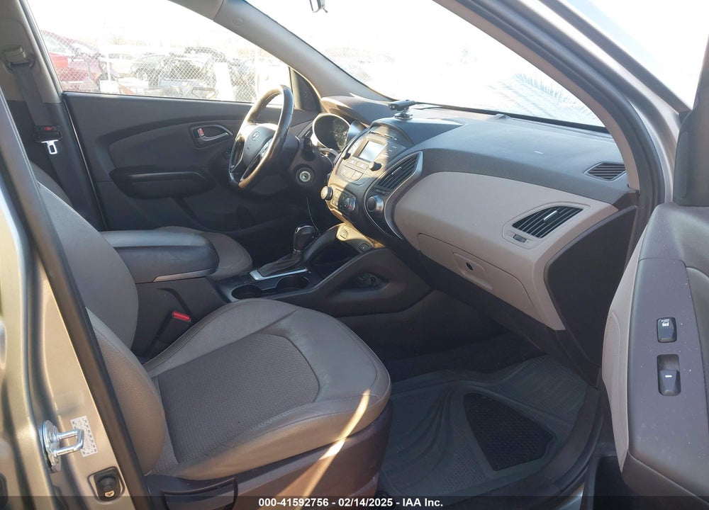 2015 HYUNDAI TUCSON SE VIN: KM8JU3AG4FU073309