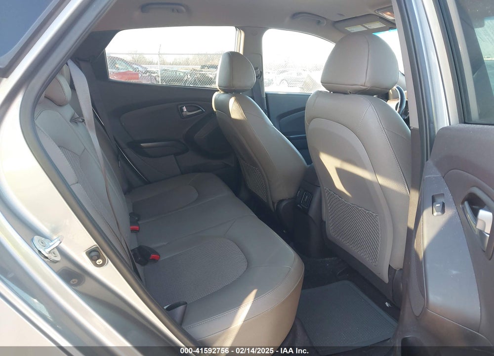2015 HYUNDAI TUCSON SE VIN: KM8JU3AG4FU073309
