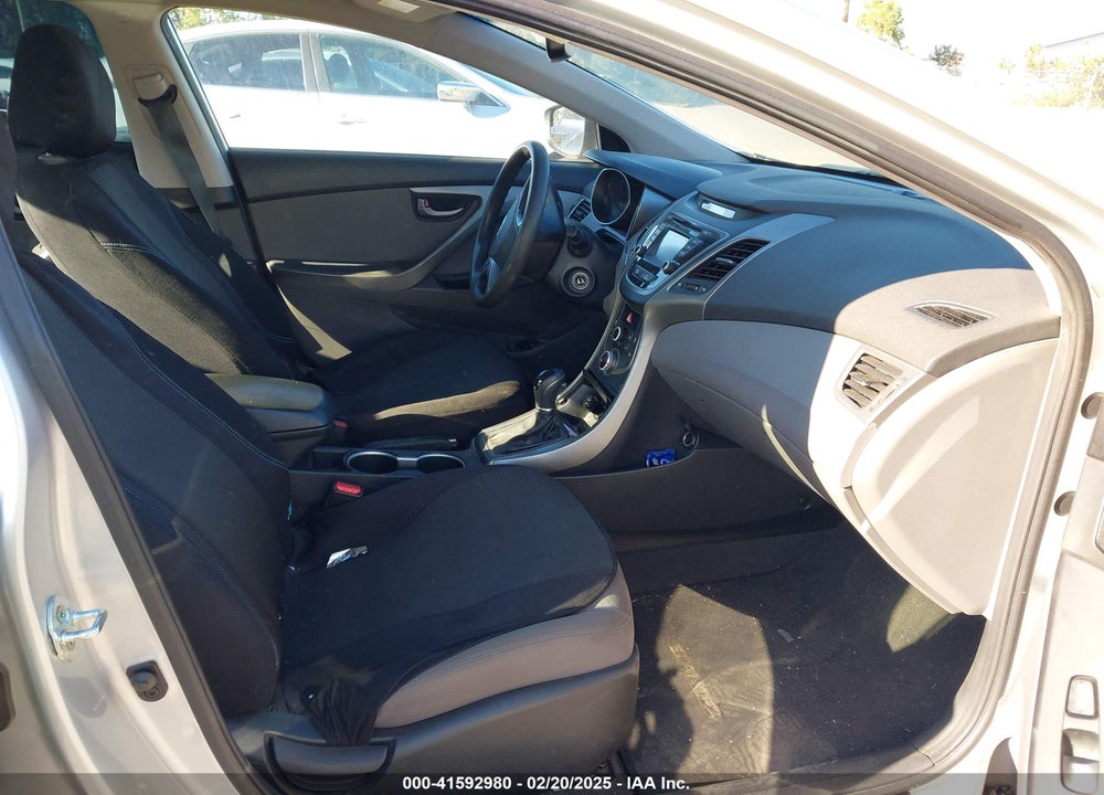 2016 HYUNDAI ELANTRA VIN: 5NPDH4AE1GH762486