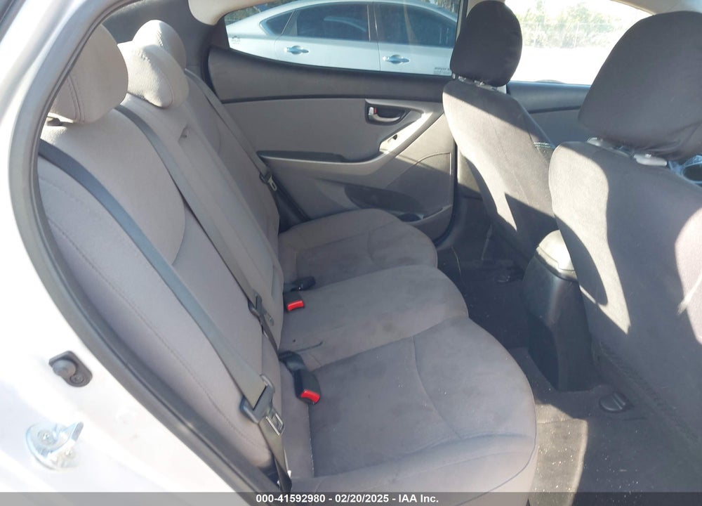 2016 HYUNDAI ELANTRA VIN: 5NPDH4AE1GH762486