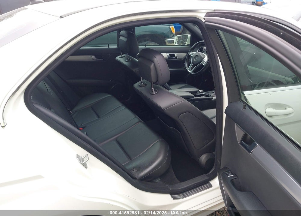 2012 MERCEDES-BENZ C 300 LUXURY 4MATIC/SPORT 4MATIC VIN: WDDGF8BB4CR200850