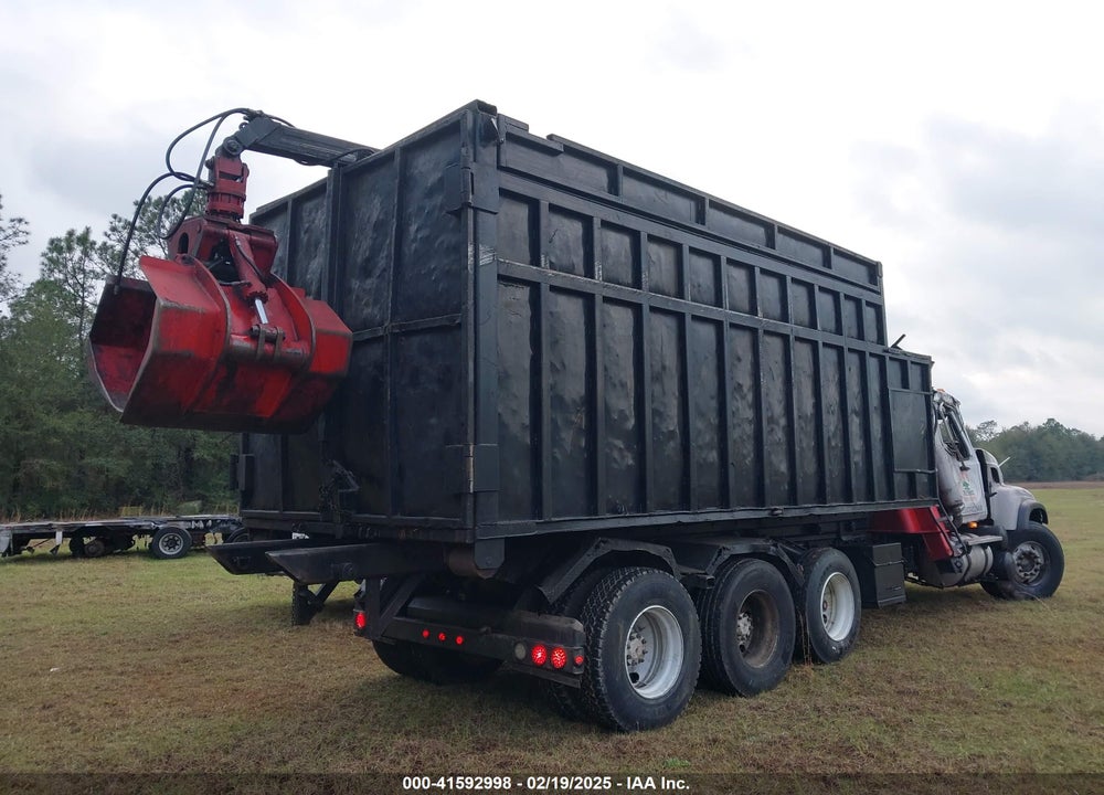 2006 MACK CV713 CV700 VIN: 1M2AG11C26M031066