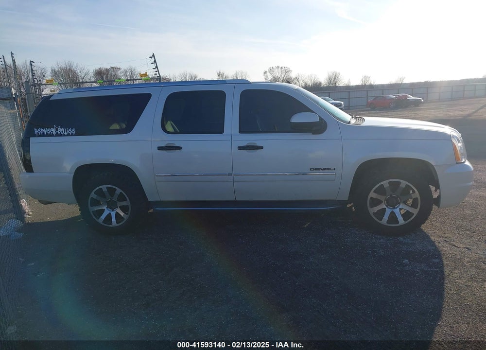 2011 GMC YUKON XL 1500 DENALI VIN: 1GKS2MEF5BR370760