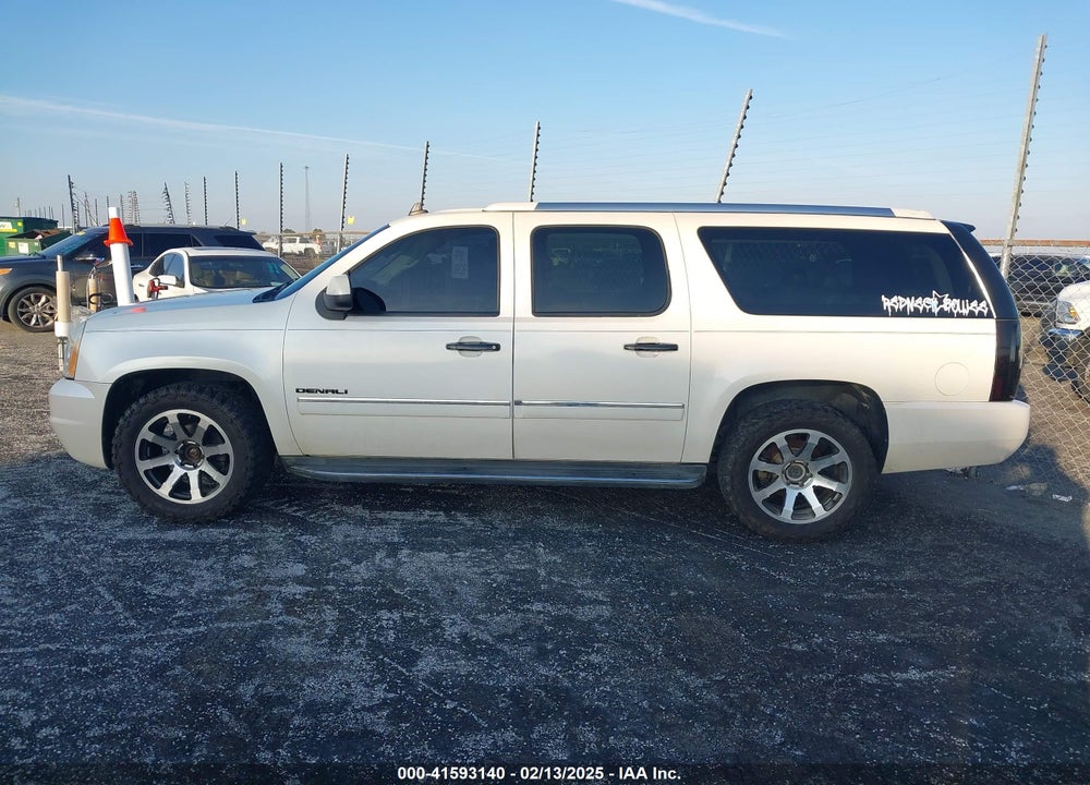 2011 GMC YUKON XL 1500 DENALI VIN: 1GKS2MEF5BR370760