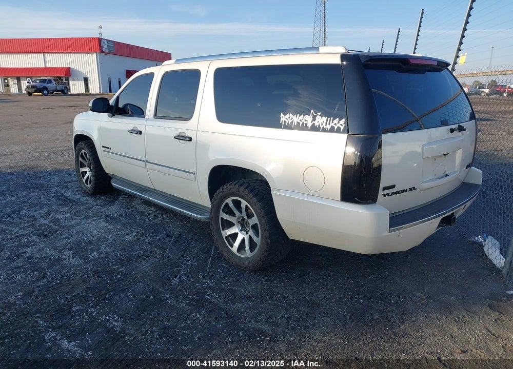 2011 GMC YUKON XL 1500 DENALI VIN: 1GKS2MEF5BR370760