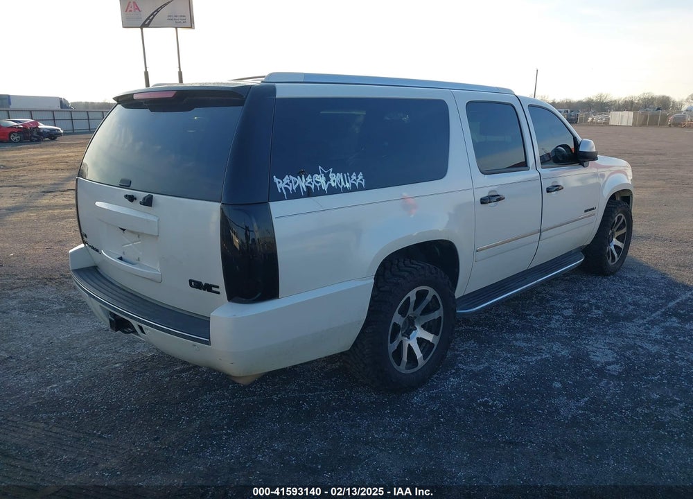 2011 GMC YUKON XL 1500 DENALI VIN: 1GKS2MEF5BR370760