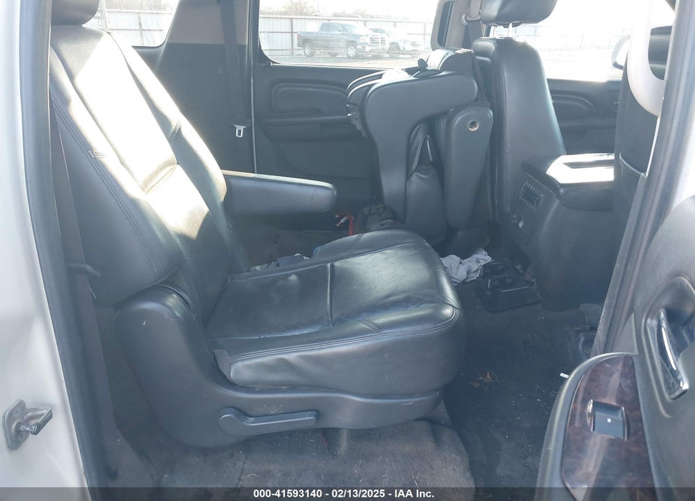 2011 GMC YUKON XL 1500 DENALI VIN: 1GKS2MEF5BR370760