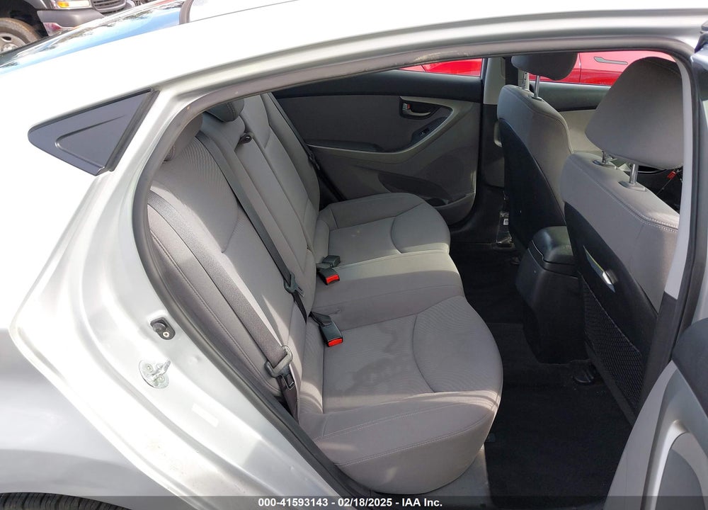 2015 HYUNDAI ELANTRA VIN: KMHDH4AE9FU326890