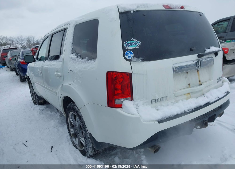 2015 HONDA PILOT SE VIN: 5FNYF4H37FB043882