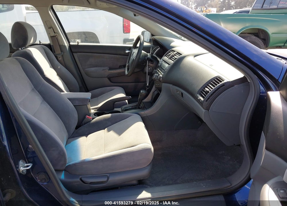 2004 HONDA ACCORD 2.4 LX VIN: JHMCM56324C021743