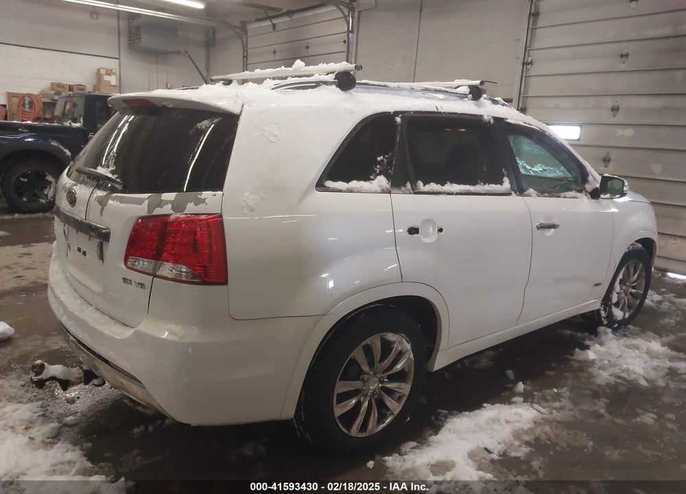 2011 KIA SORENTO SX V6 VIN: 5XYKWDA21BG100037