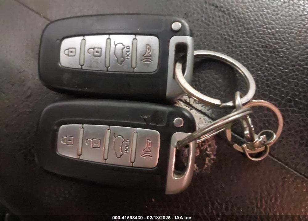2011 KIA SORENTO SX V6 VIN: 5XYKWDA21BG100037