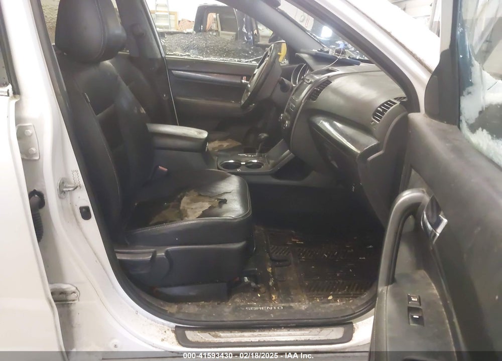 2011 KIA SORENTO SX V6 VIN: 5XYKWDA21BG100037