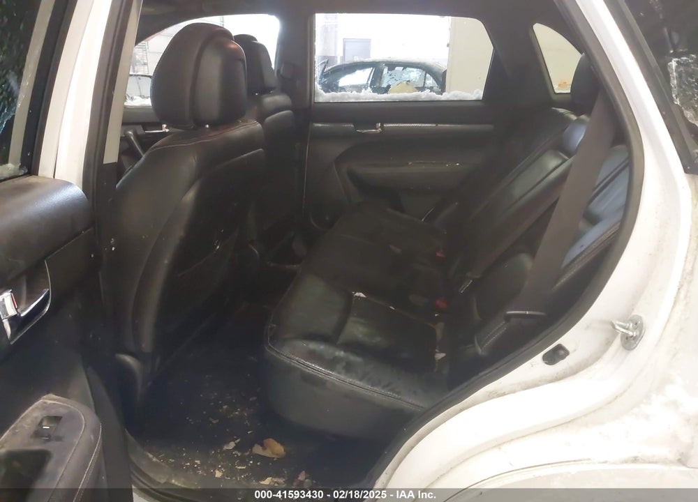 2011 KIA SORENTO SX V6 VIN: 5XYKWDA21BG100037
